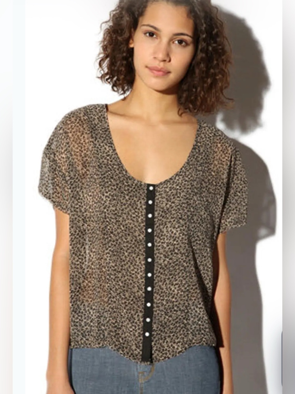 Kimchi Blue Chiffon Raw Edge Short Sleeve Top in Black and Cream Floral. M